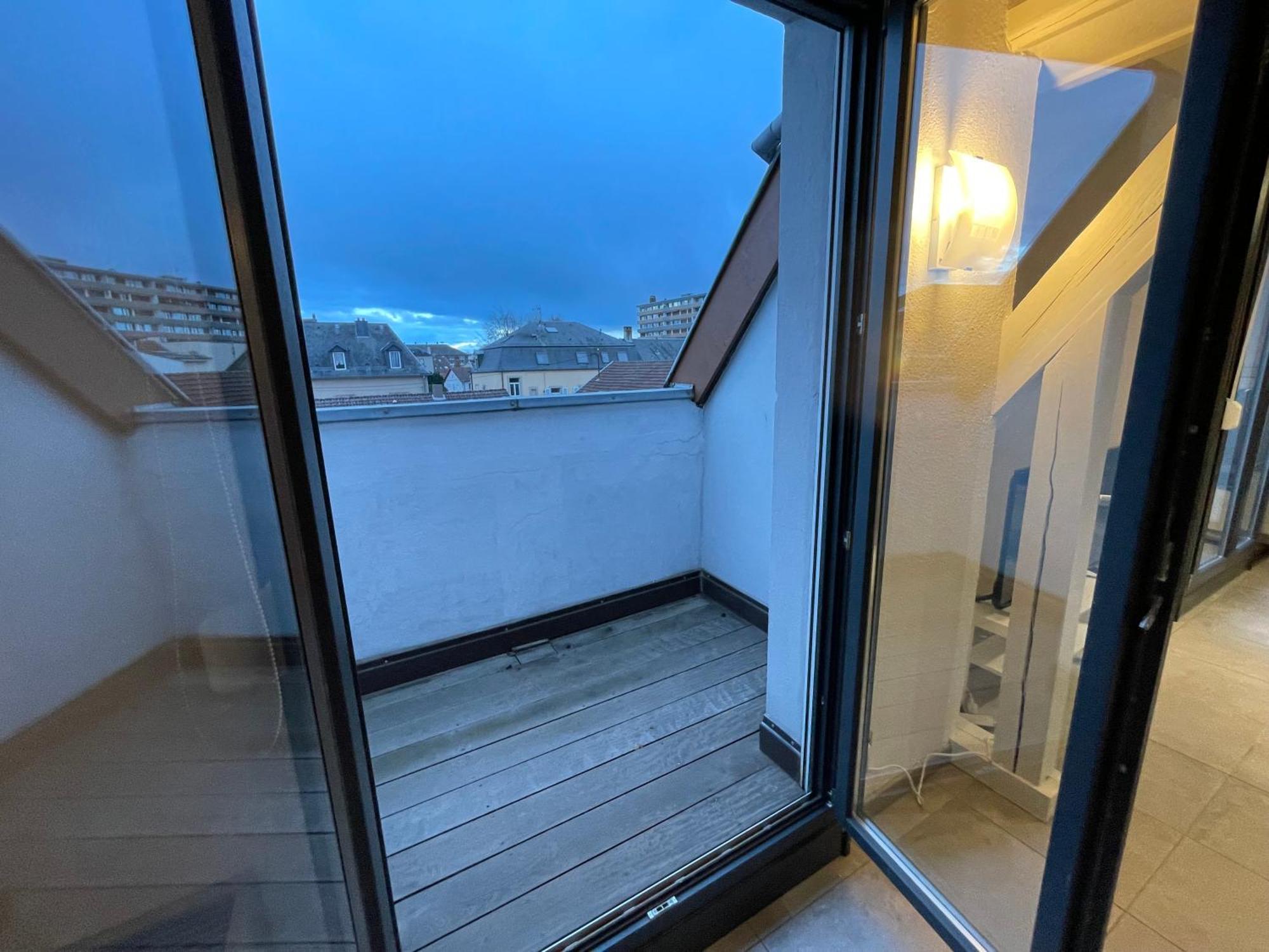 Fathala - Appartement Lumineux En Dernier Etage - Face A La Gare Routiere 자르부르 외부 사진