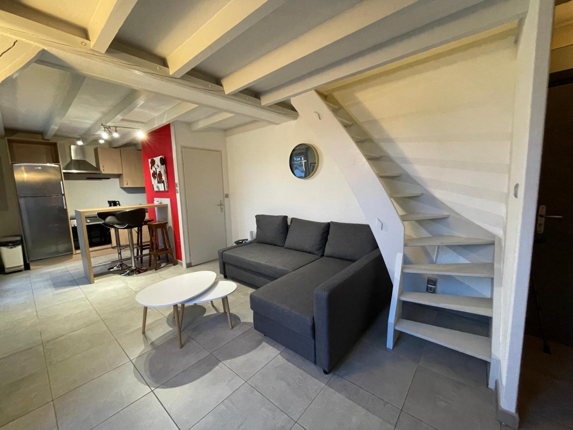 Fathala - Appartement Lumineux En Dernier Etage - Face A La Gare Routiere 자르부르 외부 사진