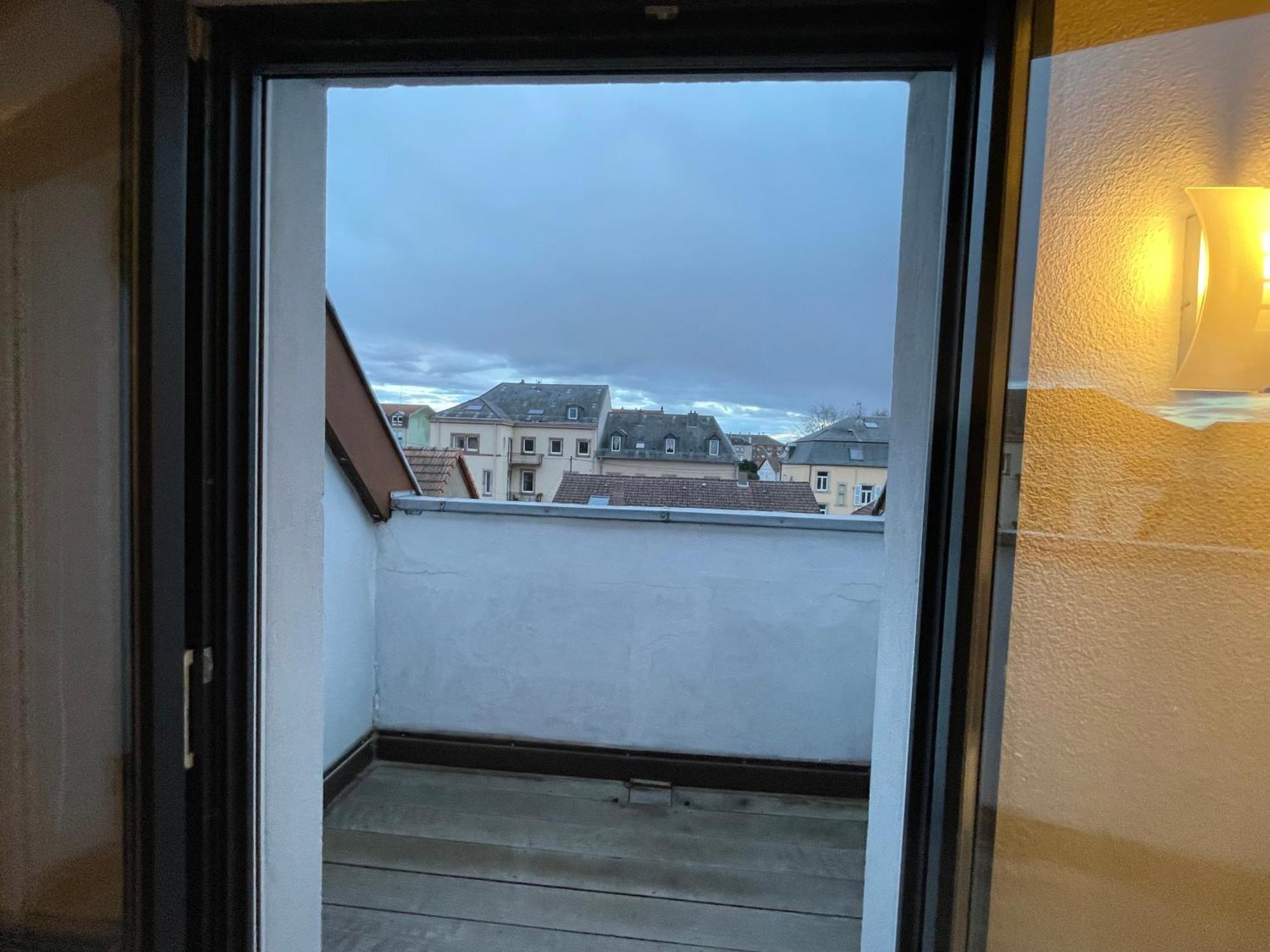 Fathala - Appartement Lumineux En Dernier Etage - Face A La Gare Routiere 자르부르 외부 사진